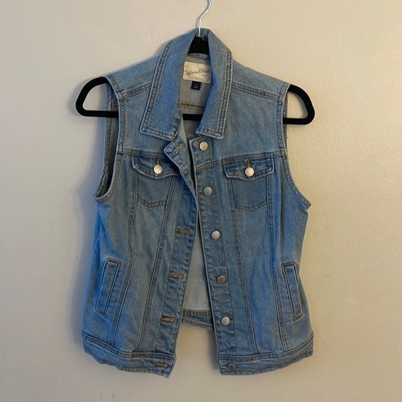 Universal Thread Jackets & Blazers - Universal Thread denim jean vest light wash S